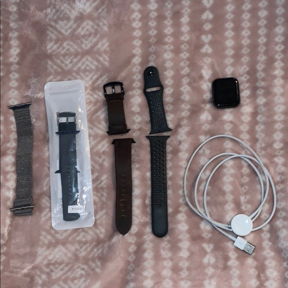 Apple Watch series 4, Nike+ 44mm barely used